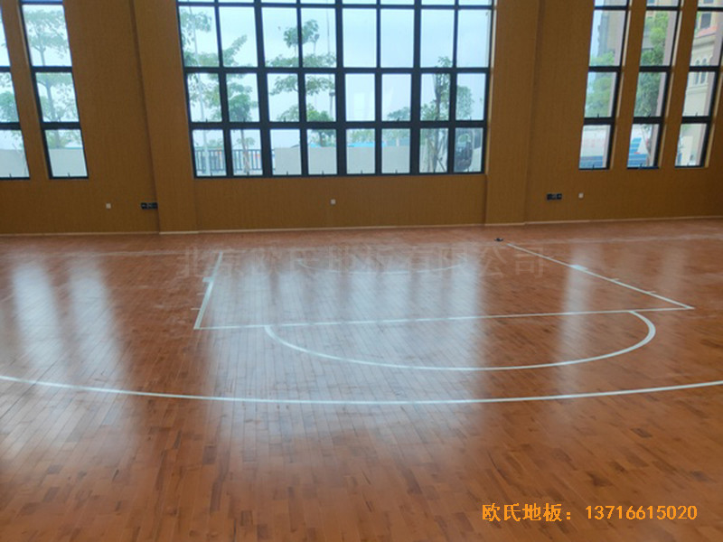 廣東珠海白藤東小學籃球館體育地板鋪設案例0