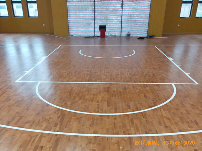廣東珠海白藤東小學籃球館體育地板鋪設案例3