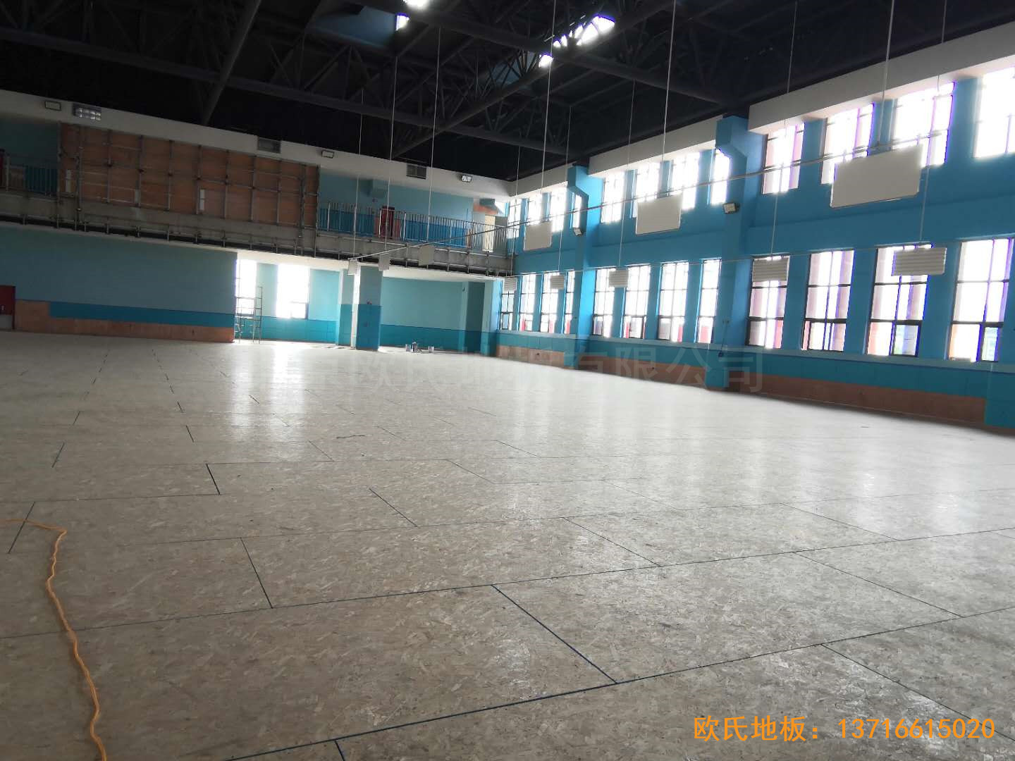 江西城西橋小學A區體育館體育木地板安裝案例0