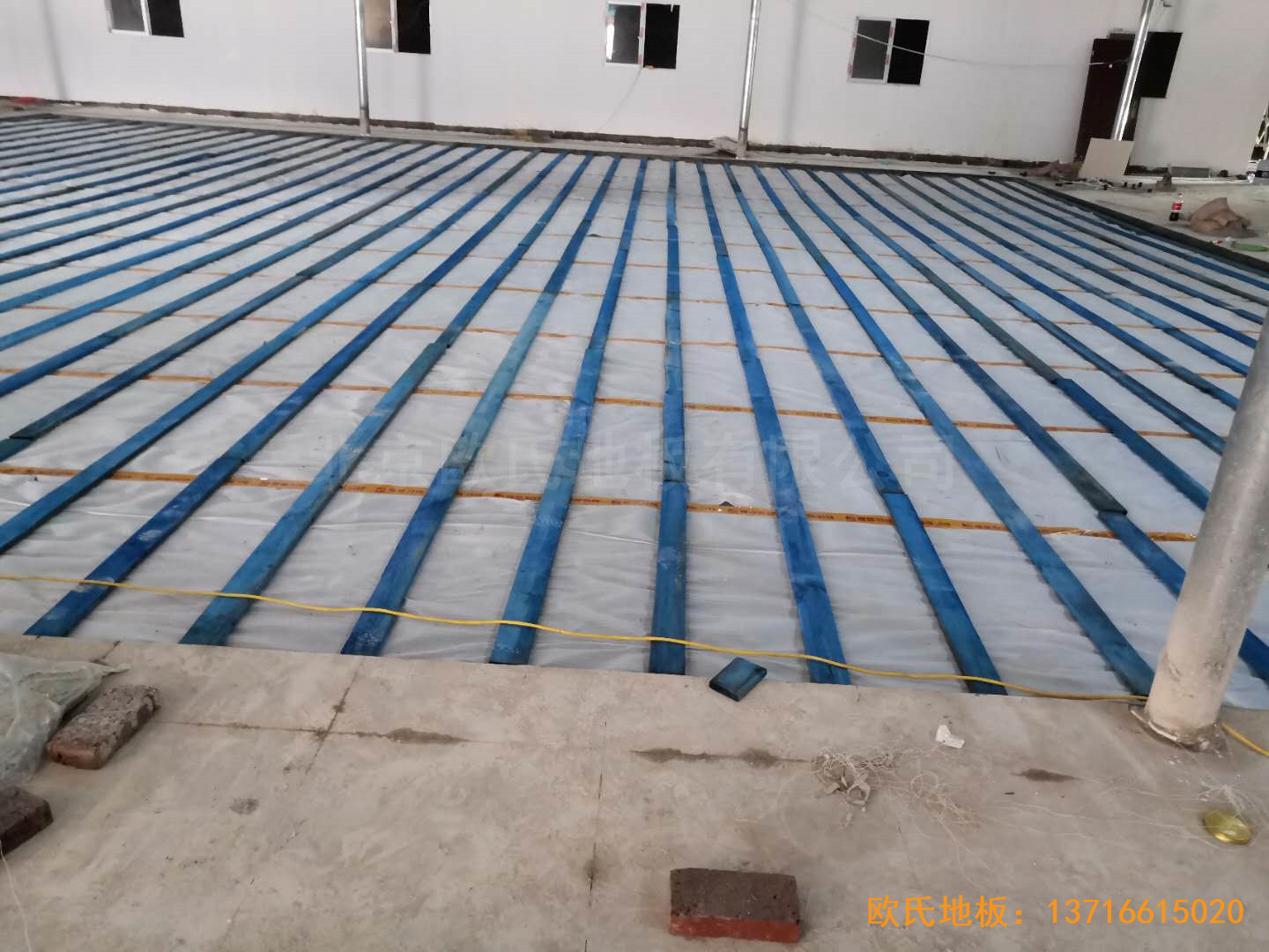 江西城西橋小學A區體育館體育木地板安裝案例1