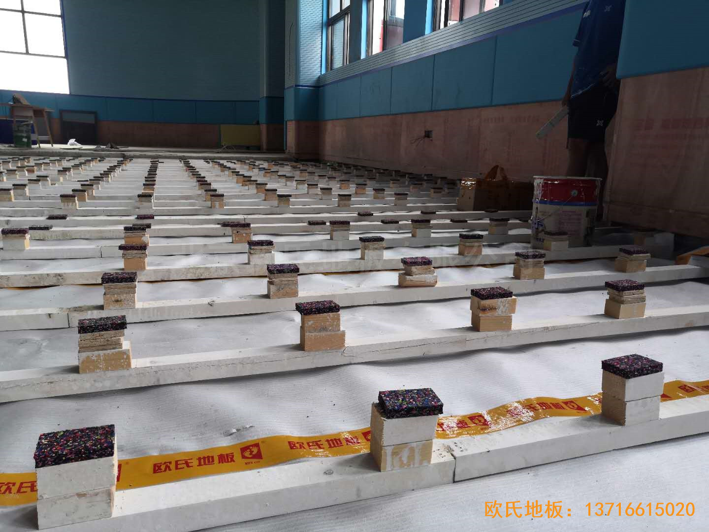 江西城西橋小學A區體育館體育木地板安裝案例2