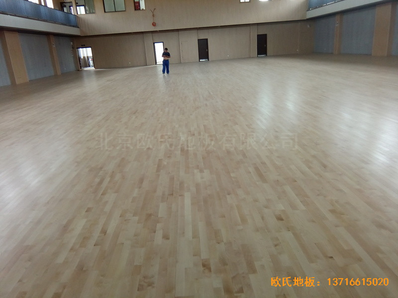 上海寶山區美蘭湖中學運動館運動地板鋪設案例0