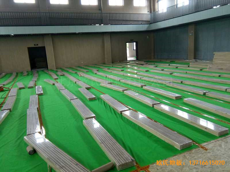 上海寶山區美蘭湖中學運動館運動地板鋪設案例2