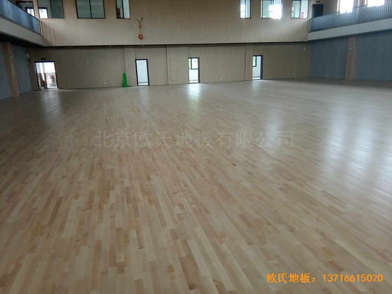 上海寶山區美蘭湖中學運動館運動地板鋪設案例5