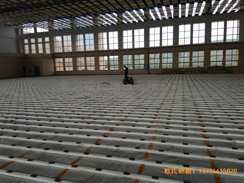 湖南岳麓南雅湘江中學(xué)籃球館體育地板施工案例1