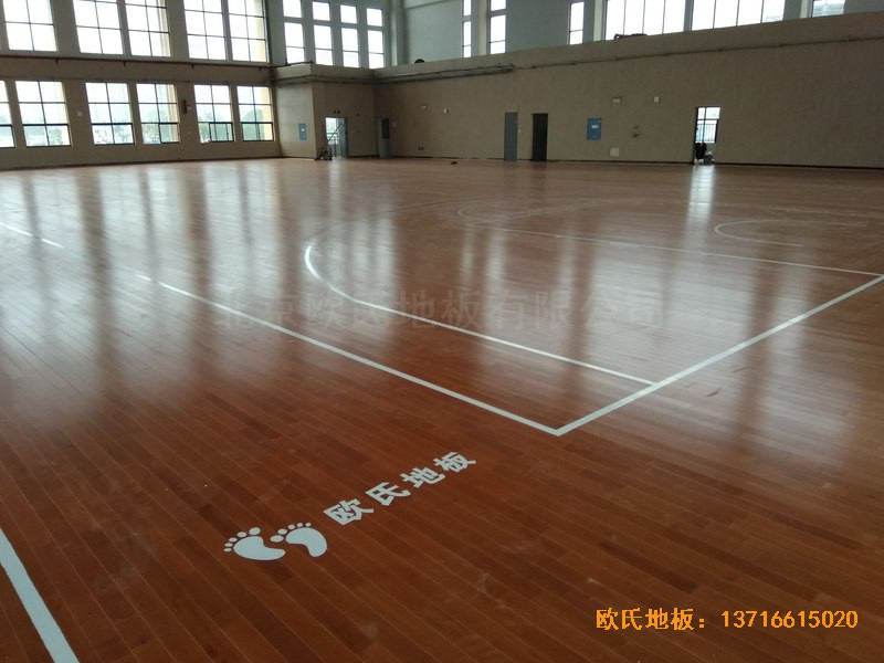 湖南岳麓南雅湘江中學(xué)籃球館體育地板施工案例3