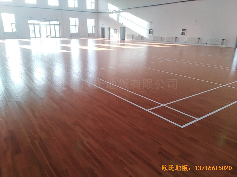 內蒙左旗吉蘭泰鎮五中運動館運動地板施工案例1