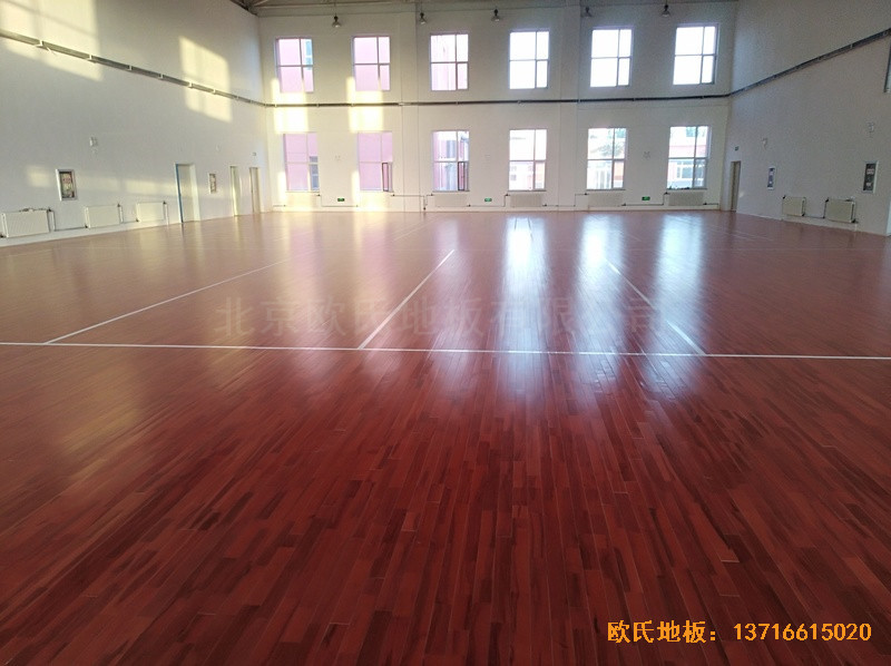 內蒙左旗吉蘭泰鎮五中運動館運動地板施工案例3